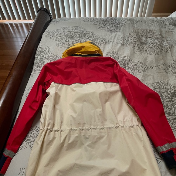 Patagonia, women’s, sailing, rain suit, coats a med, pants are size 14 - Picture 2 of 6